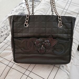 CHANEL Black Quilted Shoulder Bag with Chain Straps